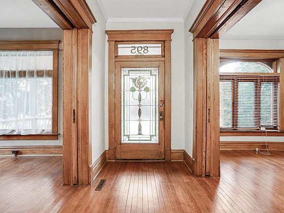 3rd image of 895 Dennison Ave