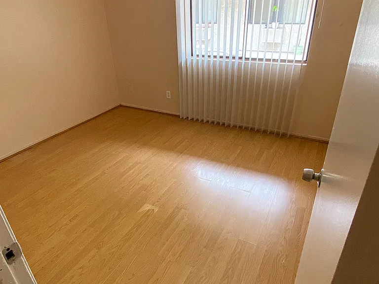 2475 Cedar Ave #D — Photo 5