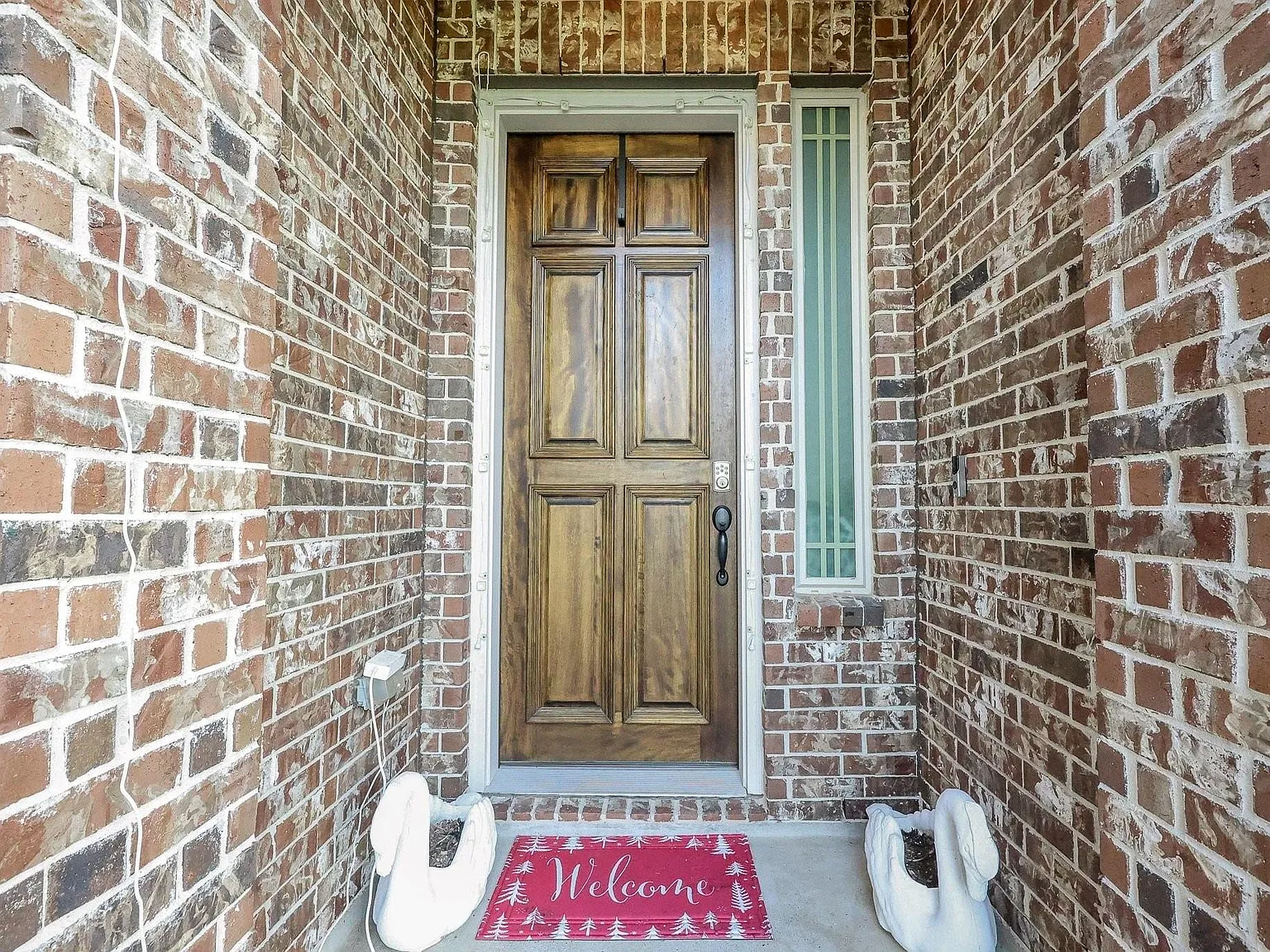 4 bed, 3.0 bath, 2467 sqft, $3,200 — Photo 3