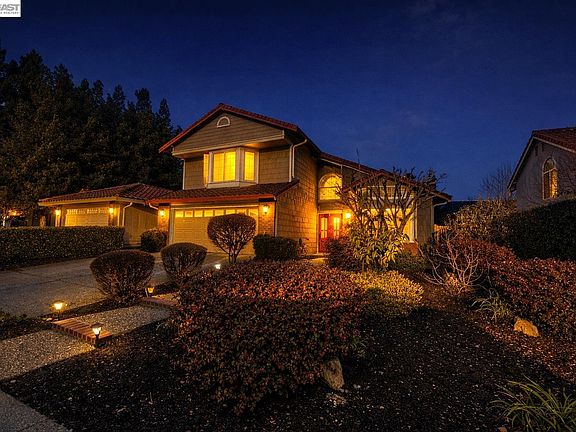 3rd image of 280 Summerford Cir