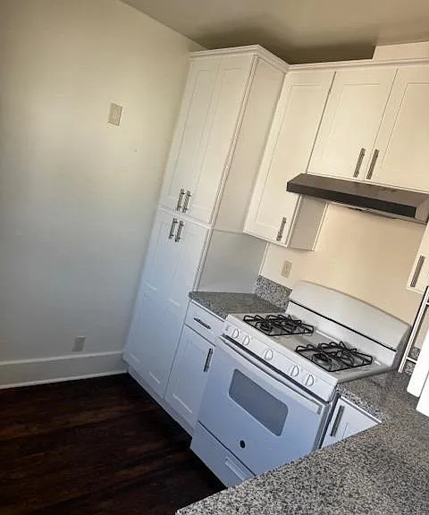 520-530 E 17th St #520 — Photo 3