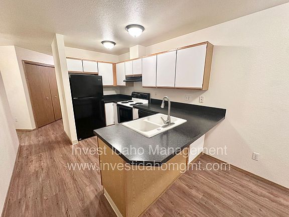 4th image of 1682 S Barlow Ln APT 104