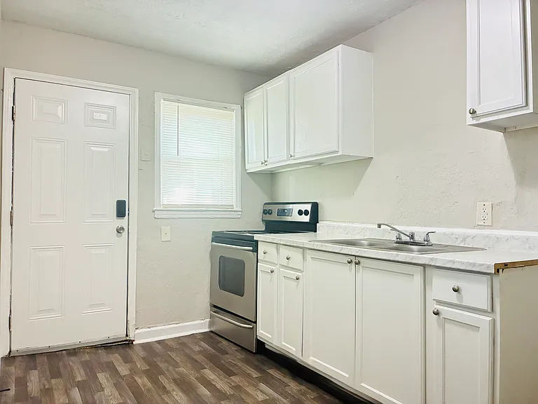 2648 Olando St — Photo 3