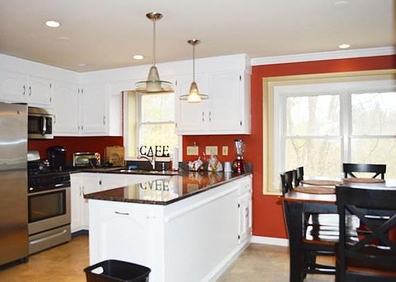 3rd image of 6 W Bedford St