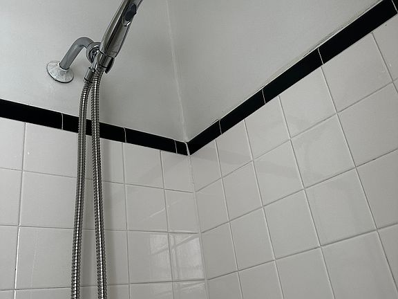 4th image of 1220 Daniel Ave #2