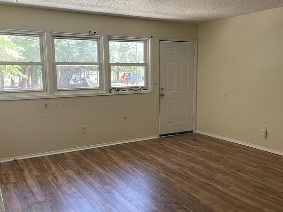 2nd image of 3612 Shoreline Dr