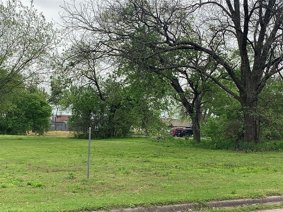 1st image of 404 Throckmorton St Lot 7