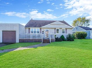 107 Edmore Ln N, West Islip, NY 11795