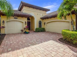 7505 Lantana Cir, Naples, FL 34119