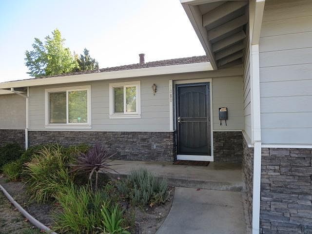 1st image of 1080 Lake Glen Way