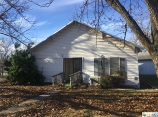 525 N 7th St, Lometa, TX 76853