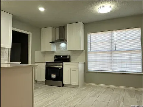 5 bed, 1990 sqft, $2,350 — Photo 3