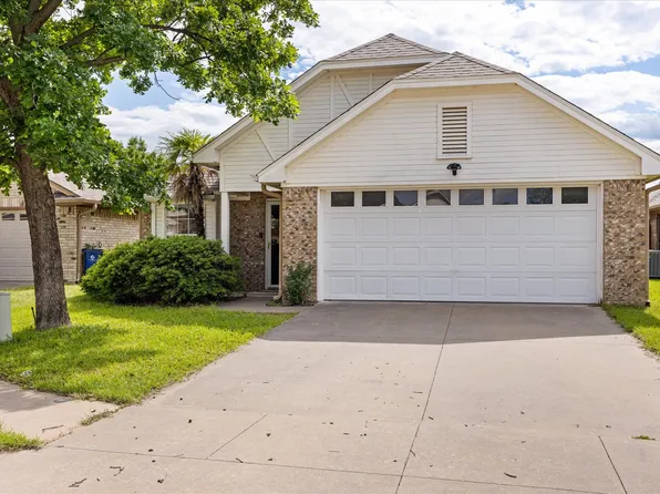1010 Dawn Ct, Granbury, TX 76048