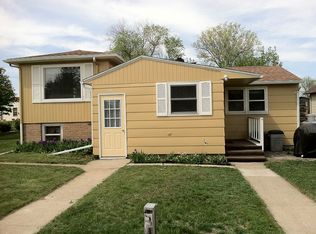 1416 9th Ave SW, Aberdeen, SD 57401