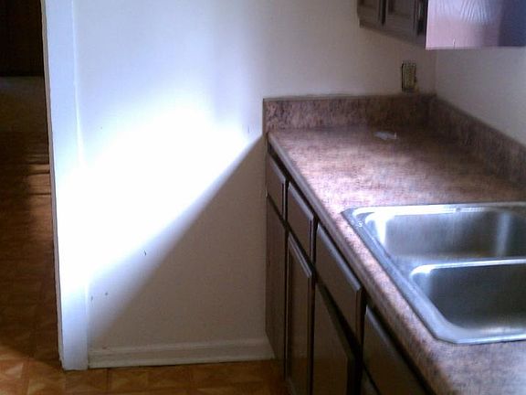 4th image of 2654 Lowell Ave