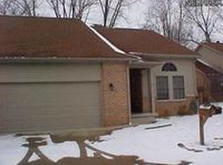 88 Oaktree Ln, Warren, OH 44484