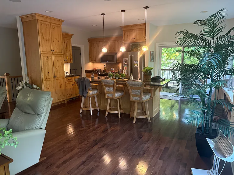 6721 Golden Ct — Photo 3