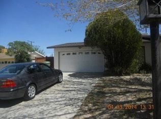 14365 Manzanita Rd, Victorville, CA 92395