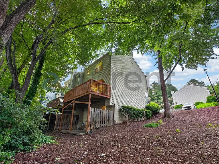 1201 Wedgewood Ct — Photo 3