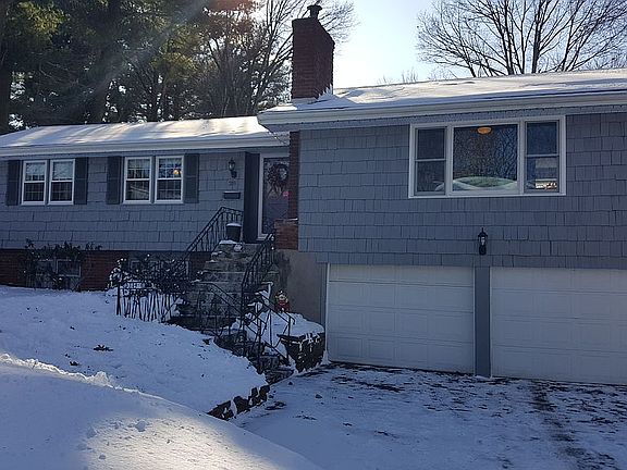 3rd image of 28 Oakwood Dr