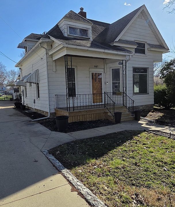 1st image of 907 W 2nd St