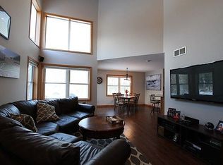 815 Kendall Ln, Lake Geneva, WI 53147