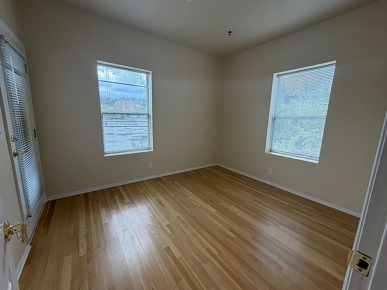 Everett Street Aparments — Photo 19