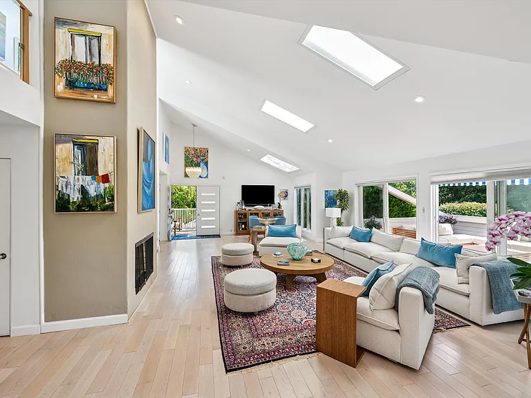 Reynolds Dr — Photo 11