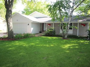 2470 Lyonnesse Ln, Brookfield, WI 53045