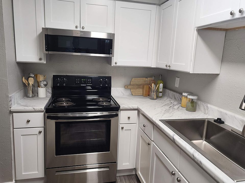 GOURMET KITCHEN