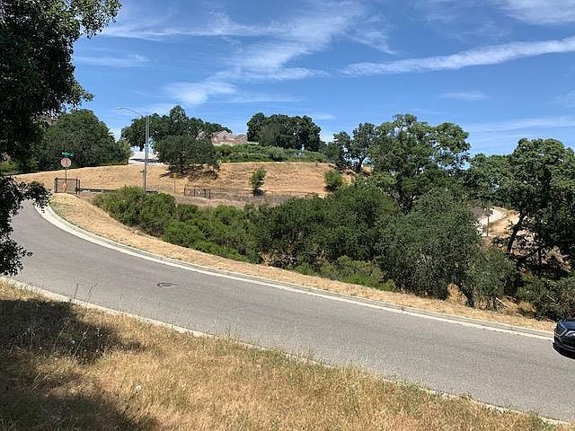 2nd image of 2273 Banyon Ct
