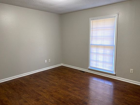 5th image of 36 Trailwood Dr