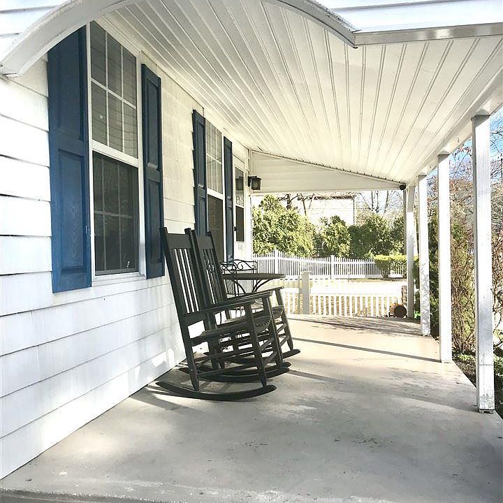 1st image of 412 W Vernon Ave