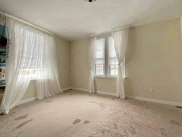 353 Friel St — Photo 20