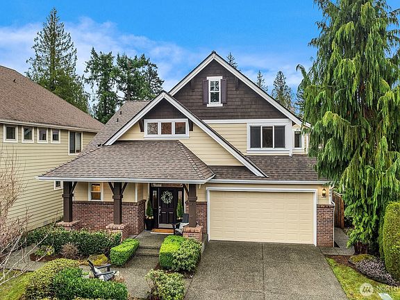 2nd image of 809 235th Avenue NE