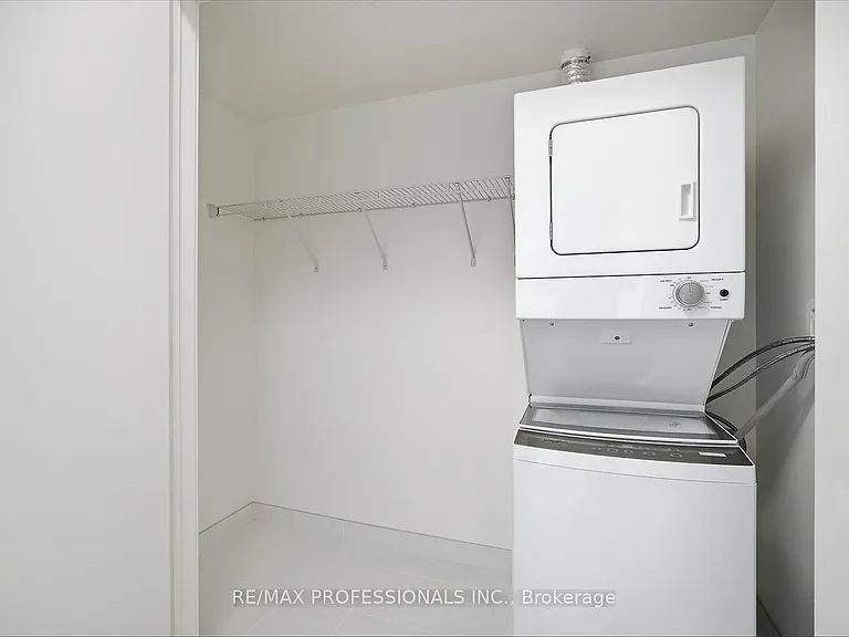 1185 Dupont St #1001 — Photo 10