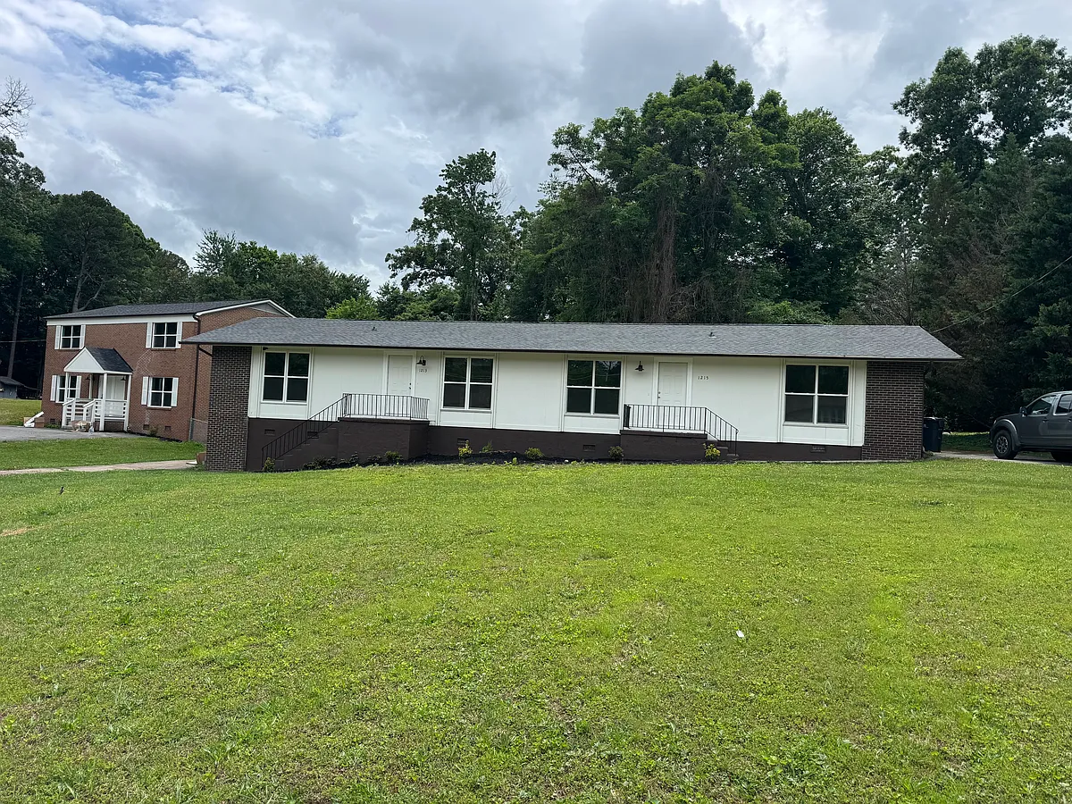 Building Photo - 1213 Park Hill Cir