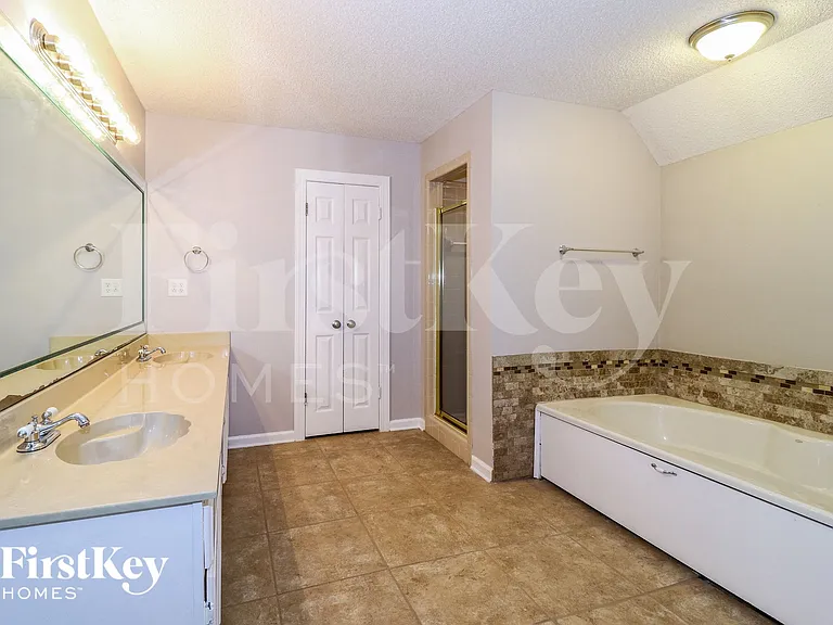 7780 Hawkcrest Dr — Photo 10