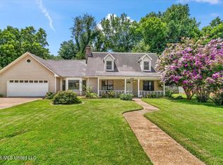 10105 Fox Run Dr, Olive Branch, MS 38654