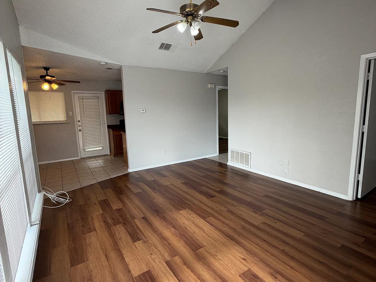 2 bed, 1022 sqft, $1,600 — Photo 2