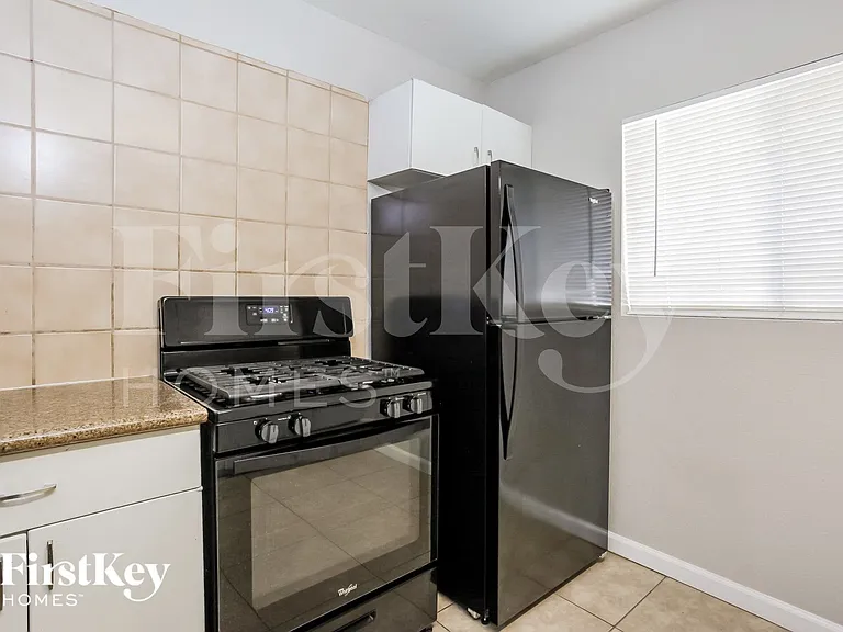 1701 Sweeney Ave — Photo 6
