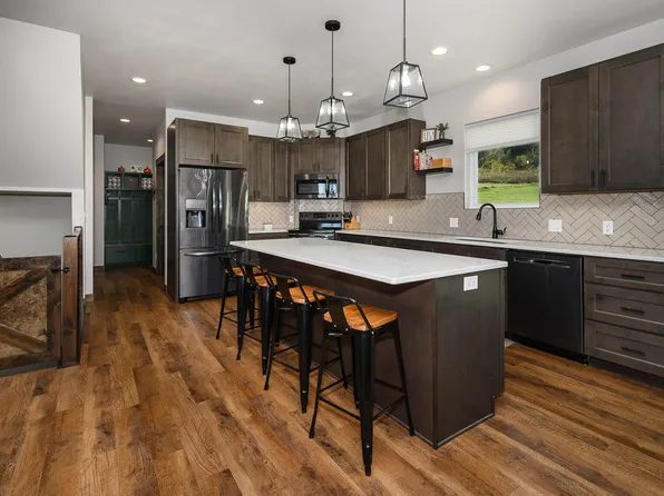 3001 Jude Ln NW, Mandan, ND 58554