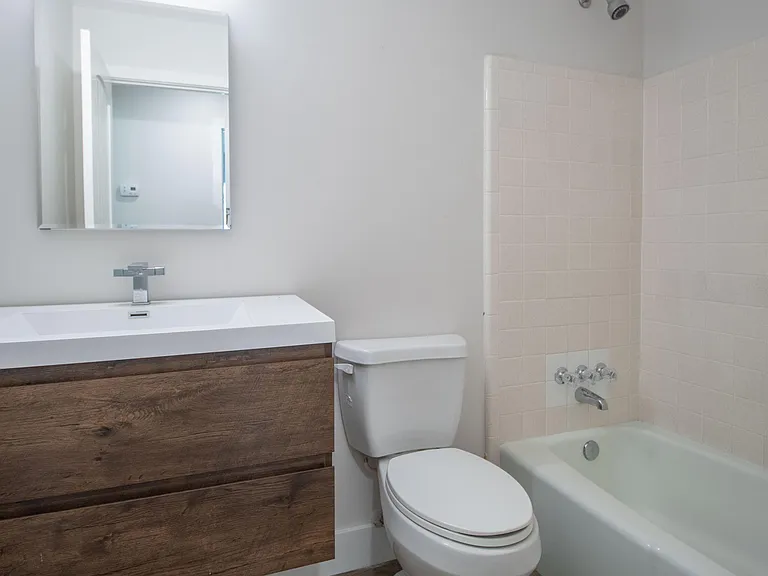 2417 Collins Blvd — Photo 9