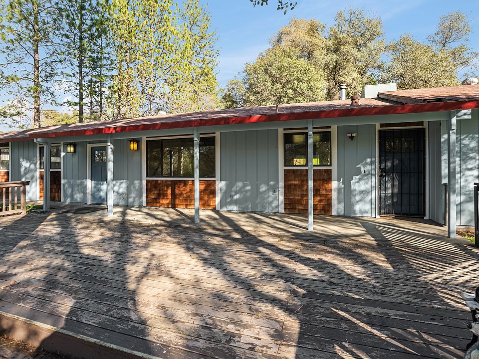 Large deck, great for entertaining and spending peaceful time outdoors.