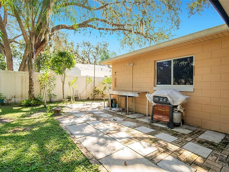 10119 Arbor Ridge Trl — Photo 17