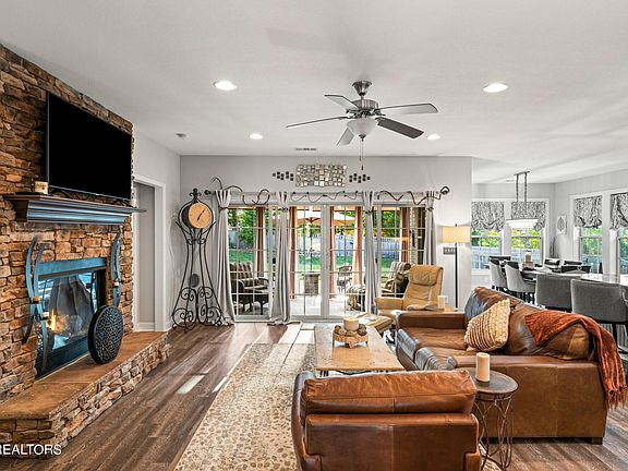 4th image of 12631 Sailpointe Ln