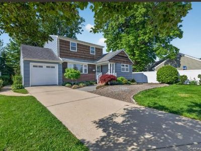 372 N Hickory Street, Massapequa, NY, 11758