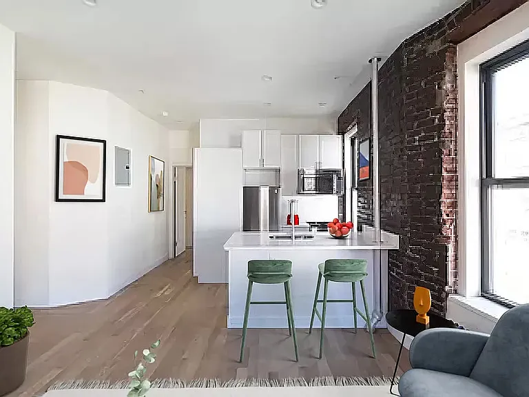2 Bank St #3 — Photo 2