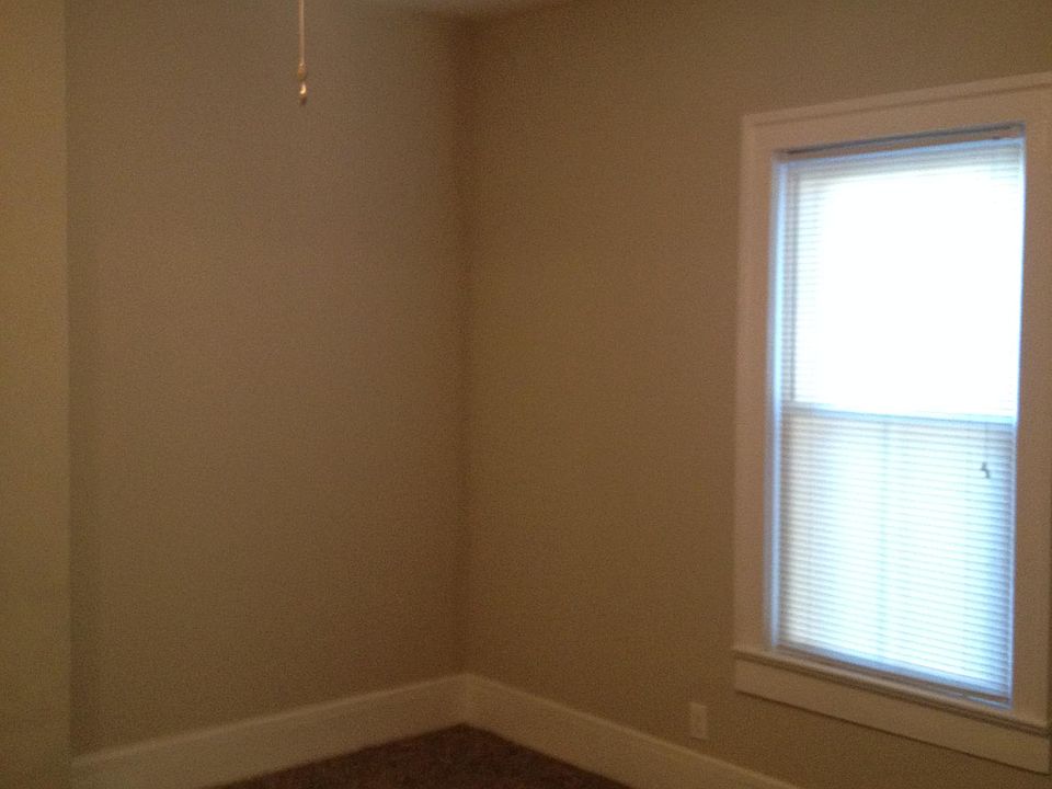 1st image of 1141 W 5th St