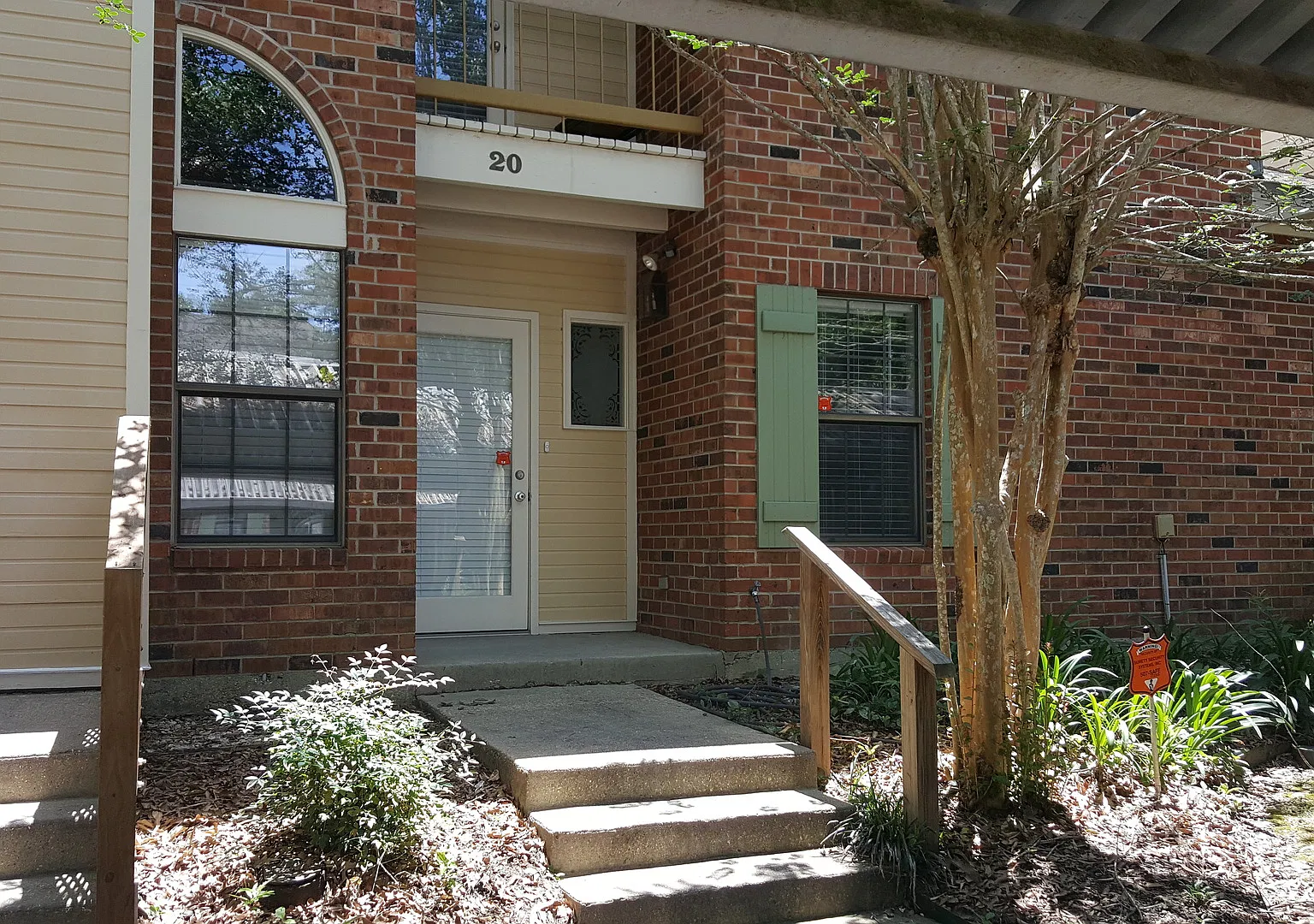 Spacious 3 Bedroom, 2 Bath Town Home Off South College — Photo 1